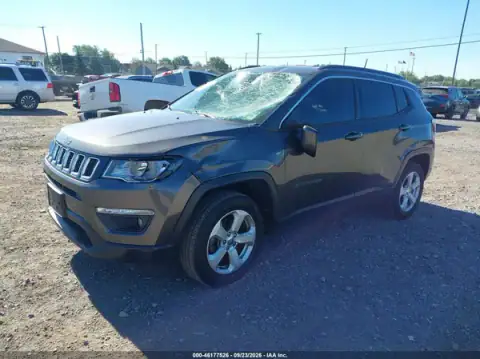 3C4NJDBB0JT401285 — 2018 Jeep Compass, фото 2 з IAAI, Передня частина