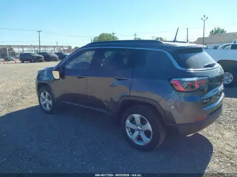 3C4NJDBB0JT401285 — 2018 Jeep Compass, фото 3 з IAAI, Передня частина