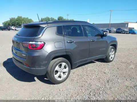 3C4NJDBB0JT401285 — 2018 Jeep Compass, фото 4 з IAAI, Передня частина