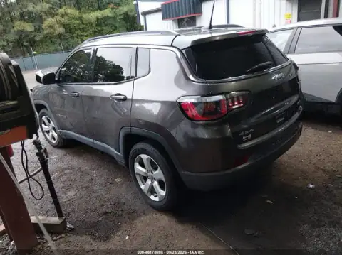 3C4NJDBB3JT282731 — 2018 Jeep Compass, foto 3 de IAAI, Parte delantera