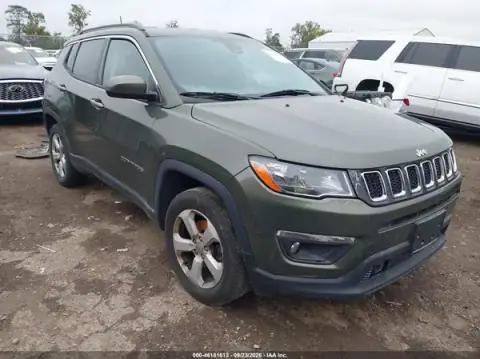 3C4NJDBB6JT392804 — 2018 Jeep Compass, Zalanie (Flood), zdjęć przed naprawą