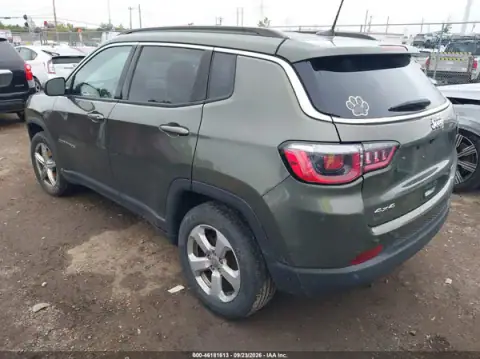 3C4NJDBB6JT392804 — 2018 Jeep Compass, photo 3 from IAAI, Flood