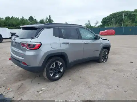 3C4NJDDB9JT262674 — 2018 Jeep Compass, zdjęcie 4 z IAAI, Przód