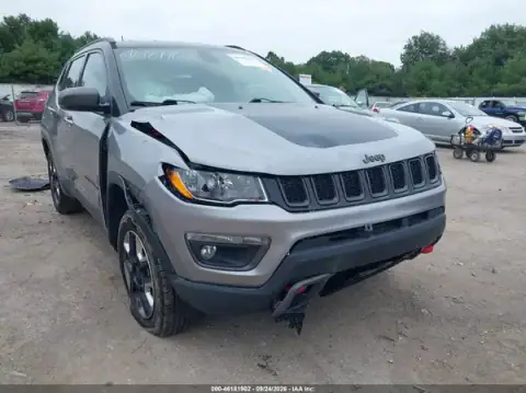 3C4NJDDB9JT262674 — 2018 Jeep Compass, photo 6 from IAAI, Front end