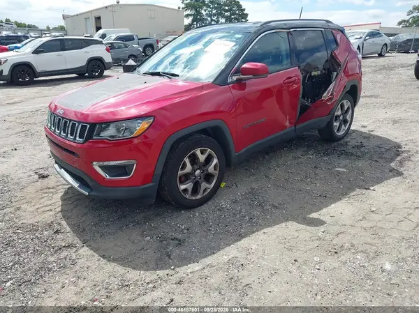 3C4NJCCB3JT319107 — 2018 Jeep Compass, photo 2 from IAAI, Left side