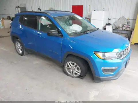 3C4NJDAB0JT265175 — 2018 Jeep Compass, Lado izquierdo (Left Side), fotos antes de reparar
