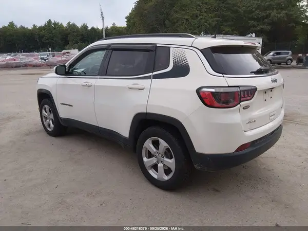 3C4NJDBB8JT492452 — 2018 Jeep Compass, фото 3 с аукциона IAAI, Правый бок
