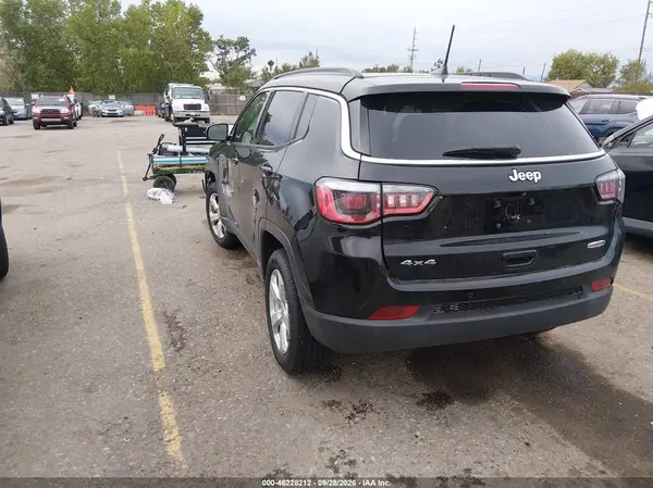 3C4NJDBB1JT246438 — 2018 Jeep Compass, photo 3 from IAAI, Front end
