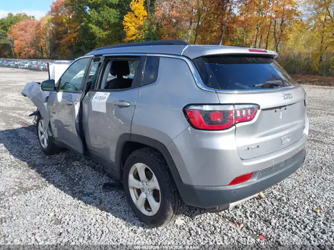 3C4NJDBB7JT150328 — 2018 Jeep Compass, zdjęcie 3 z IAAI 27.10.2026, Przód