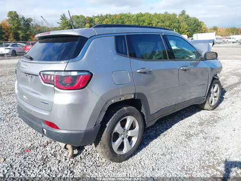 3C4NJDBB7JT150328 — 2018 Jeep Compass, zdjęcie 4 z IAAI 27.10.2026, Przód