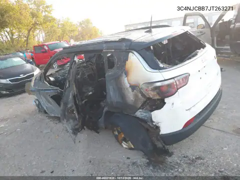 3C4NJCBB7JT263271 — 2018 Jeep Compass, photo 3 from IAAI, Fire