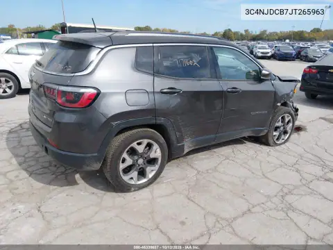 3C4NJDCB7JT265963 — 2018 Jeep Compass, photo 4 from IAAI, Front end