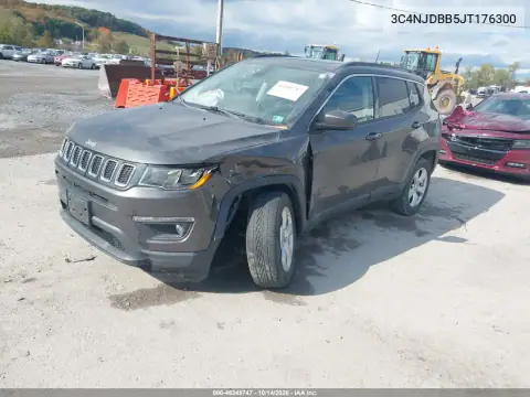 3C4NJDBB5JT176300 — 2018 Jeep Compass, foto 2 de IAAI, Delantera izquierda