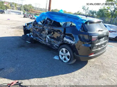 3C4NJDBB1JT482023 — 2018 Jeep Compass, ფოტო 3, IAAI, დაზიანება ყველა მხრიდან