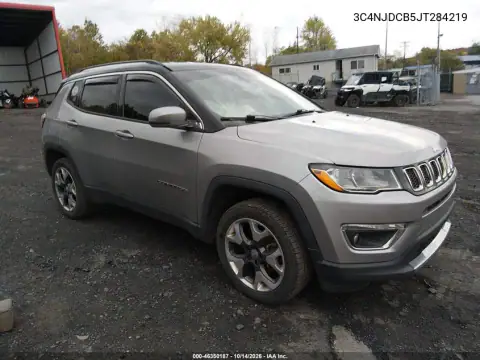 3C4NJDCB5JT284219 — 2018 Jeep Compass, Lewy przód, zdjęć przed naprawą