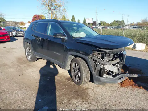 3C4NJDCB5JT372672 — 2018 Jeep Compass, Front end, before-repair photos