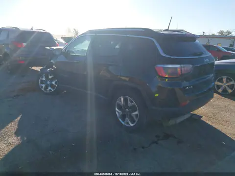 3C4NJDCB5JT372672 — 2018 Jeep Compass, photo 4 from IAAI, Front end