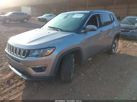 3C4NJDCB4KT854020 — 2019 Jeep Compass, ფოტო 2, IAAI, წინა მარჯვენა ნაწილი