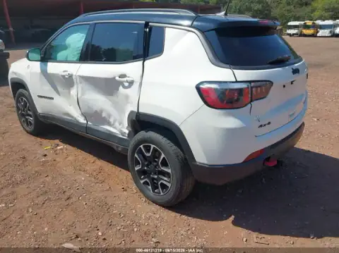3C4NJDDB2KT650525 — 2019 Jeep Compass, photo 3 from IAAI, Left side