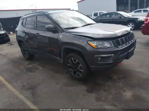 3C4NJDDB3KT721375 — 2019 Jeep Compass, Lado derecho (Right Side), fotos antes de reparar