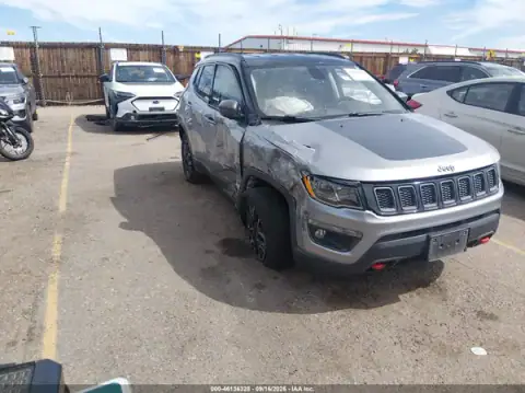 3C4NJDDB4KT721501 — 2019 Jeep Compass, Delantera derecha (Right Front), fotos antes de reparar