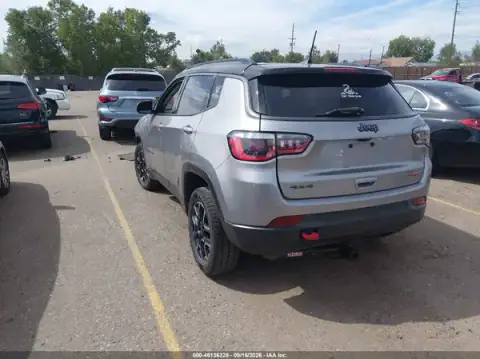 3C4NJDDB4KT721501 — 2019 Jeep Compass, фото 3 з IAAI, Передня частина справа