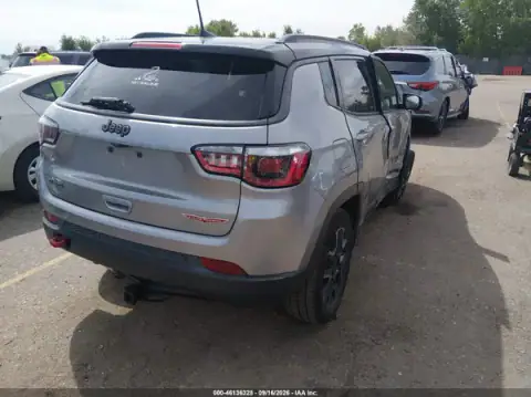3C4NJDDB4KT721501 — 2019 Jeep Compass, фото 4 з IAAI, Передня частина справа