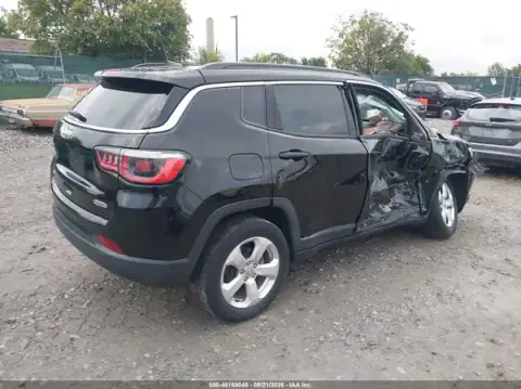 3C4NJDBB0KT829164 — 2019 Jeep Compass, photo 4 from IAAI, Right side