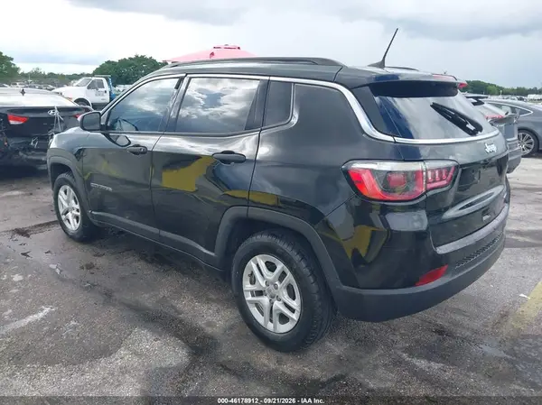 3C4NJCAB2KT726730 — 2019 Jeep Compass, zdjęcie 3 z IAAI 01.10.2026, Prawy bok