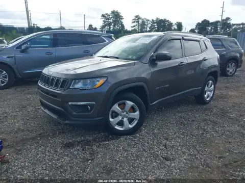 3C4NJDBB1KT818125 — 2019 Jeep Compass, ფოტო 2, IAAI, წინა მარჯვენა ნაწილი