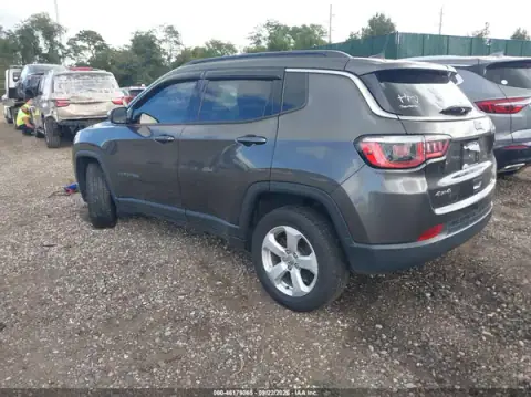 3C4NJDBB1KT818125 — 2019 Jeep Compass, ფოტო 3, IAAI, წინა მარჯვენა ნაწილი