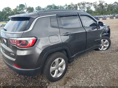 3C4NJDBB1KT818125 — 2019 Jeep Compass, ფოტო 4, IAAI, წინა მარჯვენა ნაწილი
