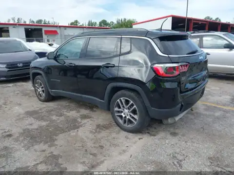 3C4NJCBB0KT832379 — 2019 Jeep Compass, фото 3 з IAAI, Задня частина