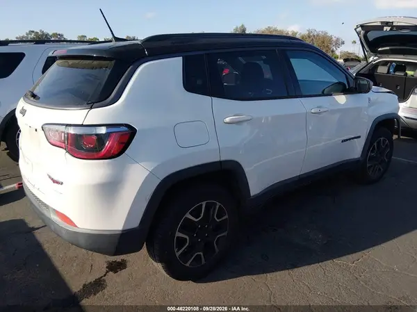 3C4NJDDB0KT721785 — 2019 Jeep Compass, фото 4 с аукциона IAAI, Передняя часть
