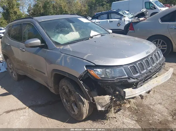 3C4NJDBB2KT645313 Jeep Compass 2019 — uszkodzenie Przód, zdjęcie przed naprawą