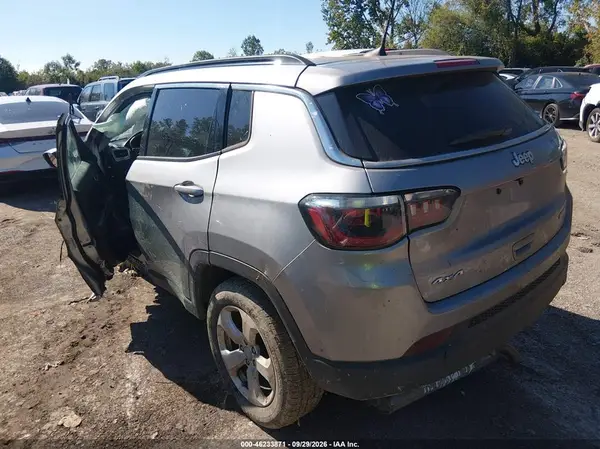3C4NJDBB2KT645313 — 2019 Jeep Compass, zdjęcie 3 z IAAI, Przód