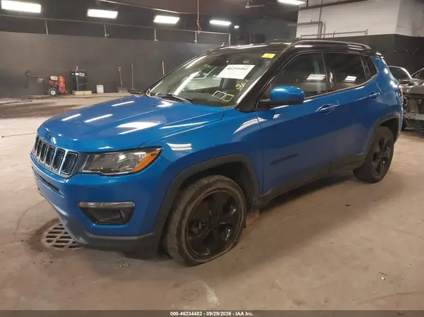 3C4NJDBB5KT697938 — 2019 Jeep Compass, фото 2 с аукциона IAAI, Правый бок