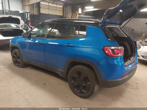 3C4NJDBB5KT697938 — 2019 Jeep Compass, фото 3 с аукциона IAAI, Правый бок