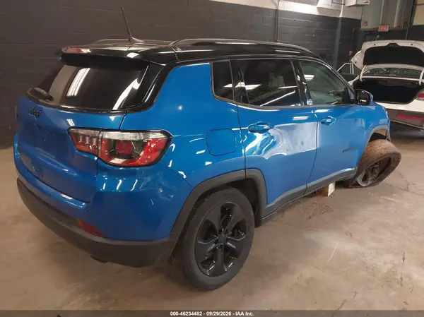 3C4NJDBB5KT697938 — 2019 Jeep Compass, фото 4 с аукциона IAAI, Правый бок