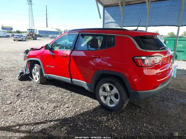 3C4NJDBB0KT599884 — 2019 Jeep Compass, zdjęcie 3 z IAAI, Przód