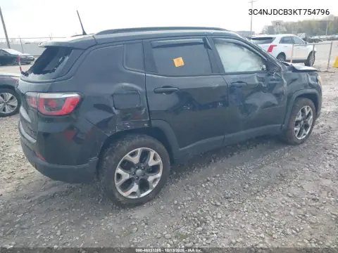 3C4NJDCB3KT754796 — 2019 Jeep Compass, фото 5 с аукциона IAAI, Передняя и задняя части