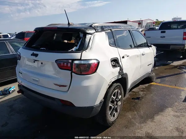 3C4NJDDB6LT177875 — 2020 Jeep Compass, фото 4 с аукциона IAAI 14.10.2026, Опрокидывание