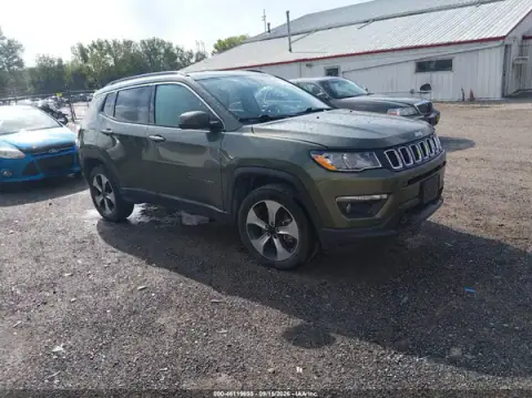 3C4NJDBB4LT258523 — 2020 Jeep Compass, Lado izquierdo (Left Side), fotos antes de reparar