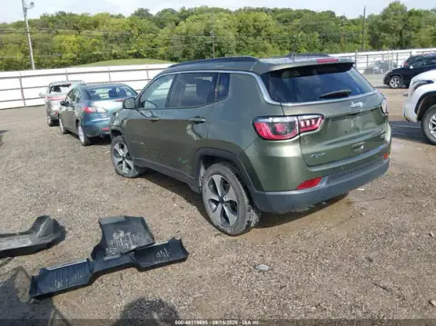 3C4NJDBB4LT258523 — 2020 Jeep Compass, foto 3 de IAAI, Lado izquierdo