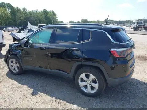 3C4NJCBB6LT253284 — 2020 Jeep Compass, ფოტო 3, IAAI, წინა ნაწილი