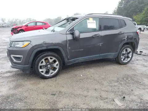 3C4NJDCB8LT167060 — 2020 Jeep Compass, photo 2 from IAAI, Rollover
