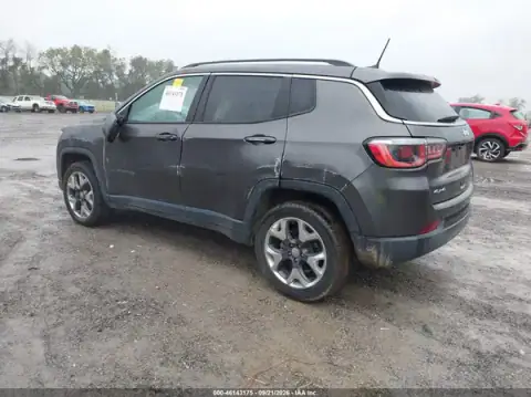 3C4NJDCB8LT167060 — 2020 Jeep Compass, photo 3 from IAAI, Rollover