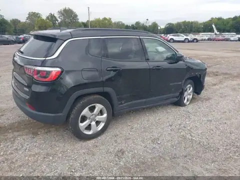 3C4NJDBB3LT204632 — 2020 Jeep Compass, фото 4 с аукциона IAAI 20.10.2026, передняя часть справа