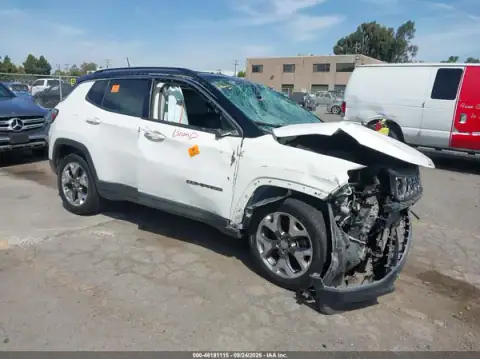 3C4NJCCB6LT108230 — 2020 Jeep Compass, Przód (Front End), zdjęć przed naprawą
