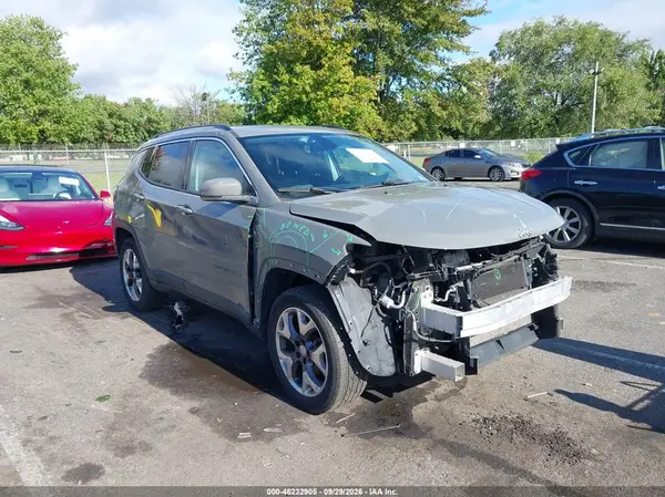 3C4NJDCB2LT127475 Jeep Compass 2020 — Front end damage, before-repair photo
